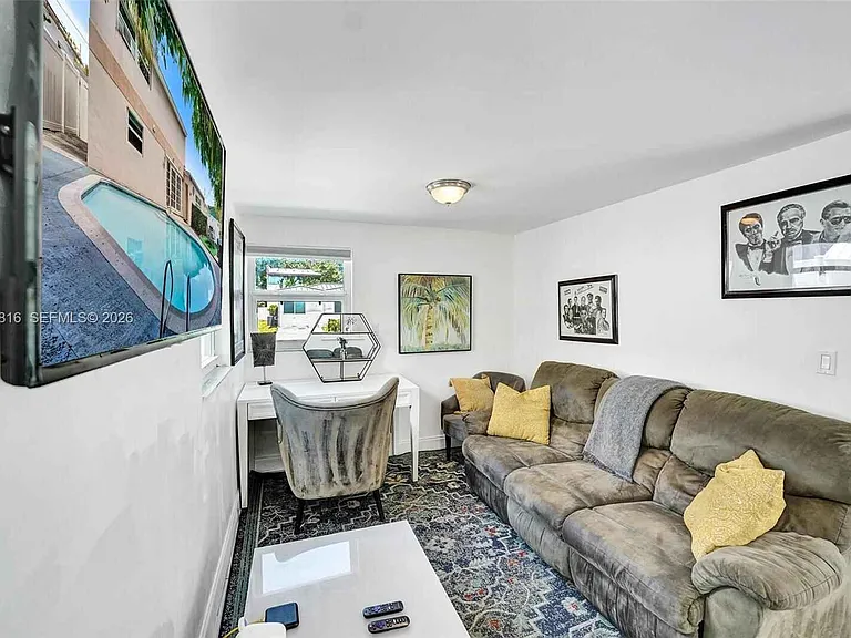 712 SW 7th Ter — Photo 28