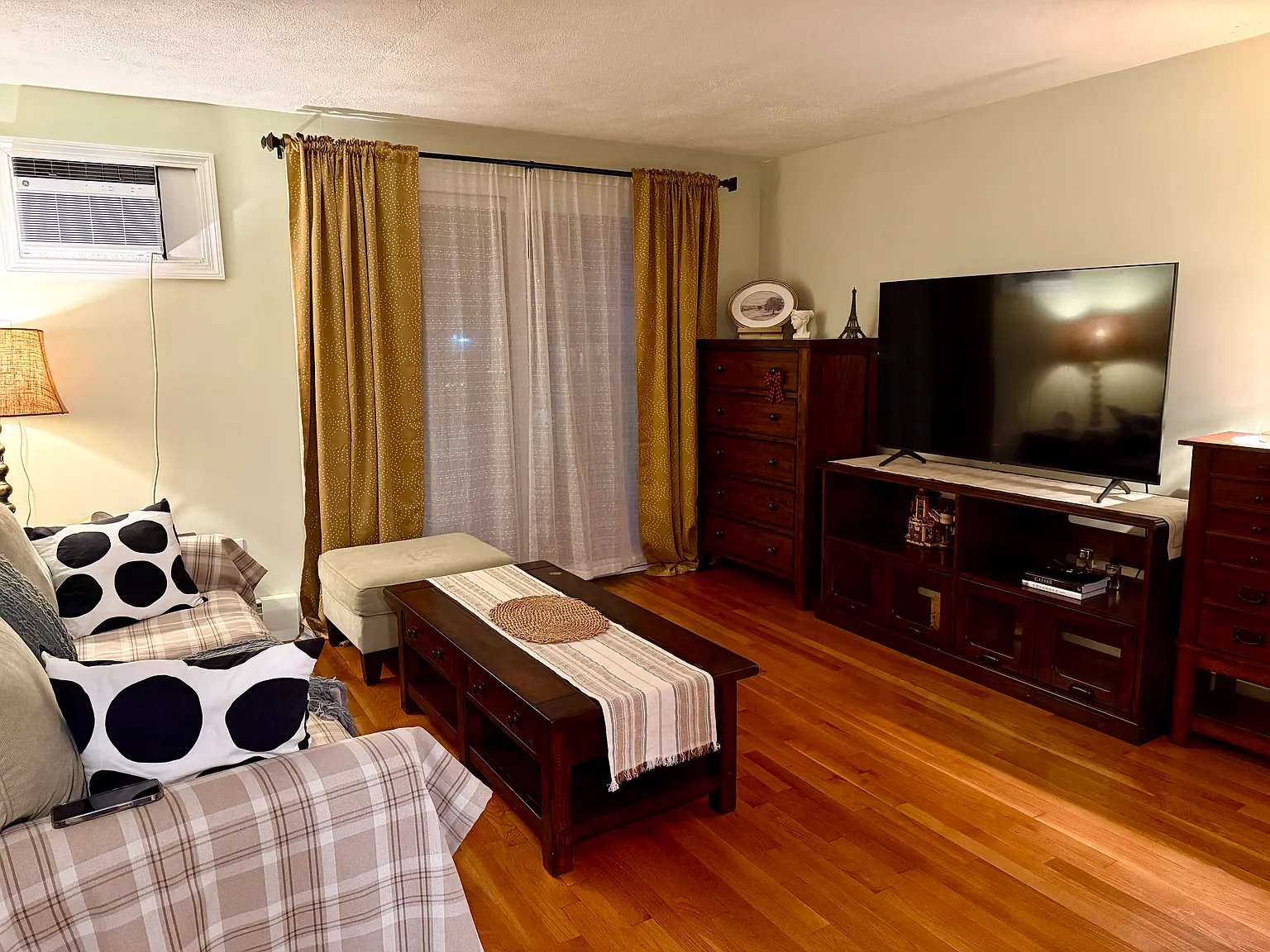 2 bed, 1.5 bath, 779 sqft, $2,750 — Photo 1