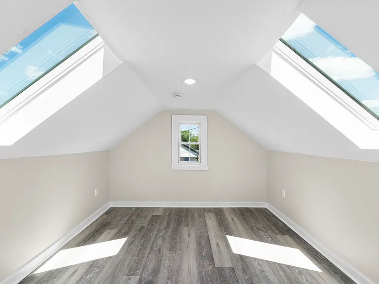 70 Lambert St — Photo 13