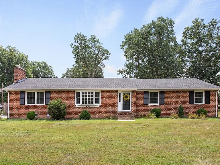 4533 Haymarket Ln — Photo 3