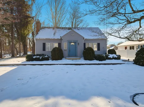 355 New Ludlow Rd, Chicopee, MA 01020