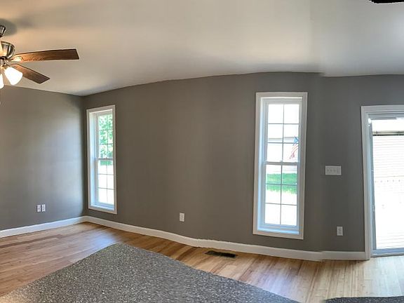 4th image of 601 W 4th St
