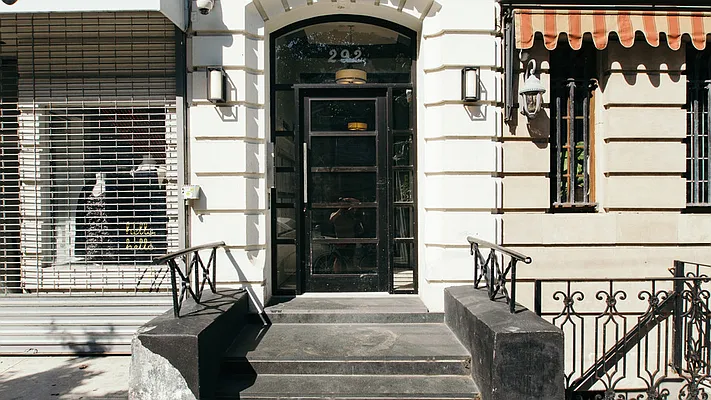 Rented by Nooklyn NYC LLC | media 31