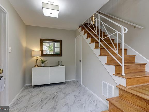 4th image of 8716 Susanna Ln