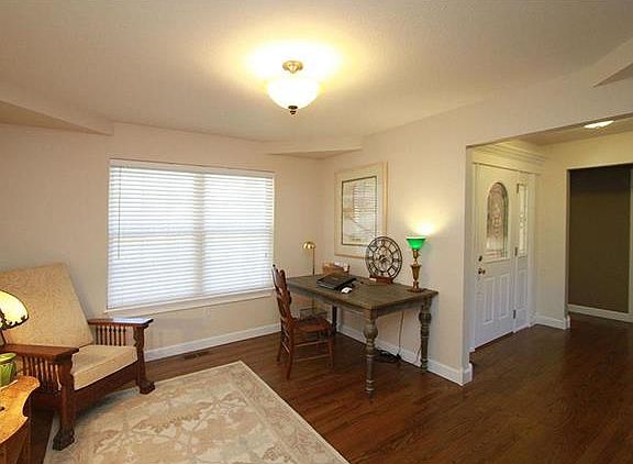4th image of 701 Birch Ln