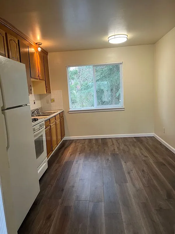 2 bed, 1.0 bath, 800 sqft, $1,695 — Photo 3