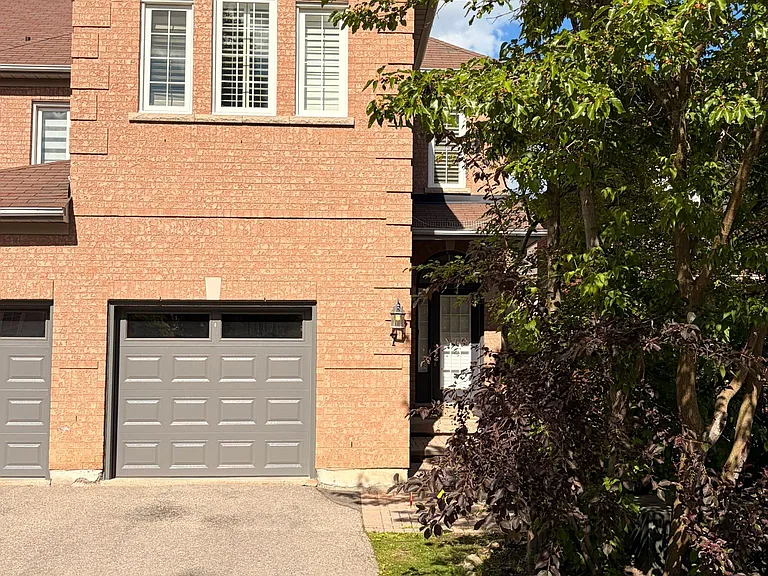 2 Mary Gapper Cres #7 — Photo 1