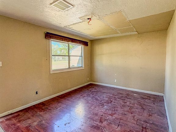 3rd image of 208 SW 24th St