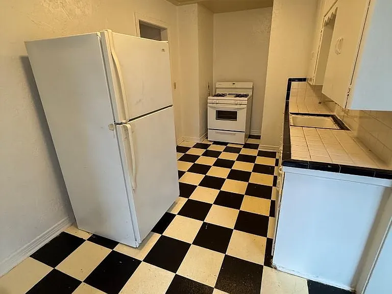 1120 E Arkansas St — Photo 3