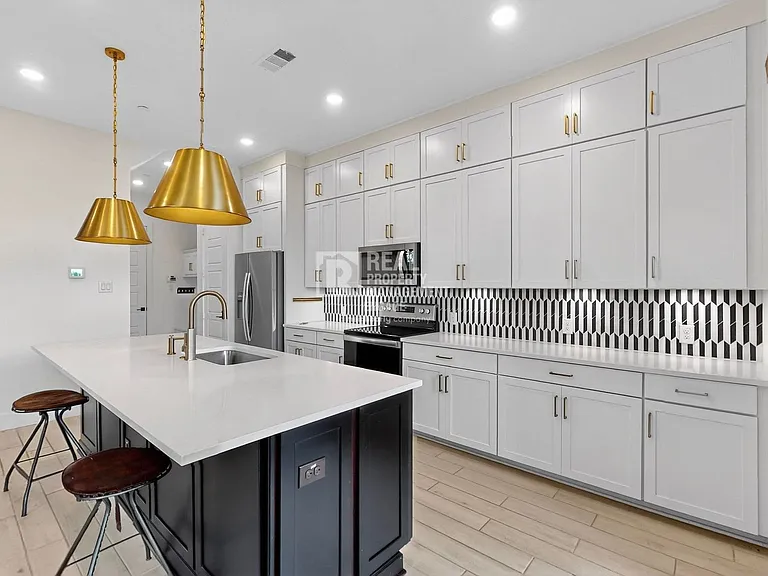 1077 Maverick Dr — Photo 12