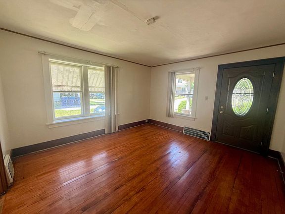 4th image of 1005 S 5th Ave