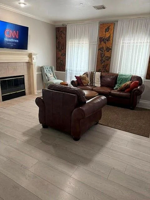 4 bed, 3.5 bath, 3552 sqft, $8,000 — Photo 4