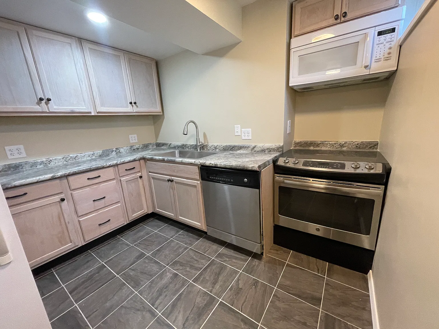 1 bed, 600 sqft, $850 — Photo 3