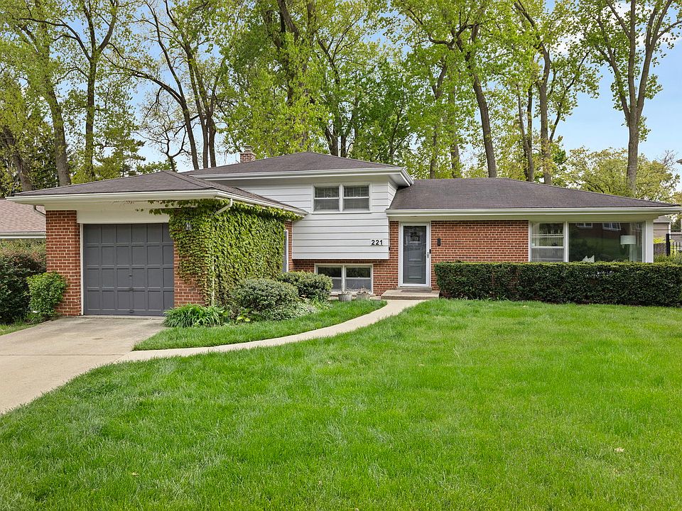 1st image of 221 W Sheridan Pl