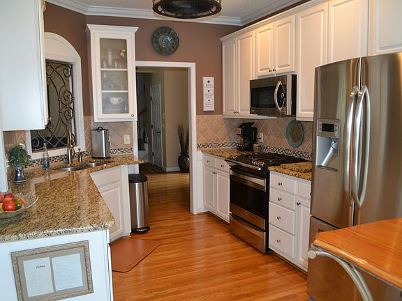 5th image of 606 Brownstone Dr