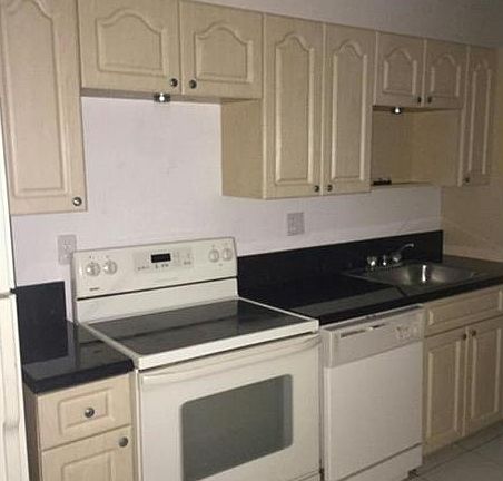 4th image of 4594 NW 79th Ave APT 1B