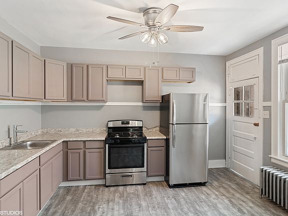 2nd image of 2733 N Austin Ave APT 6