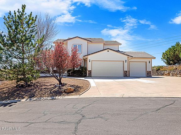 3rd image of 707 Parsley Pl