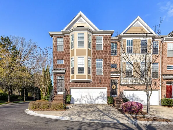 7854 Springs Village Ln, Charlotte, NC 28226