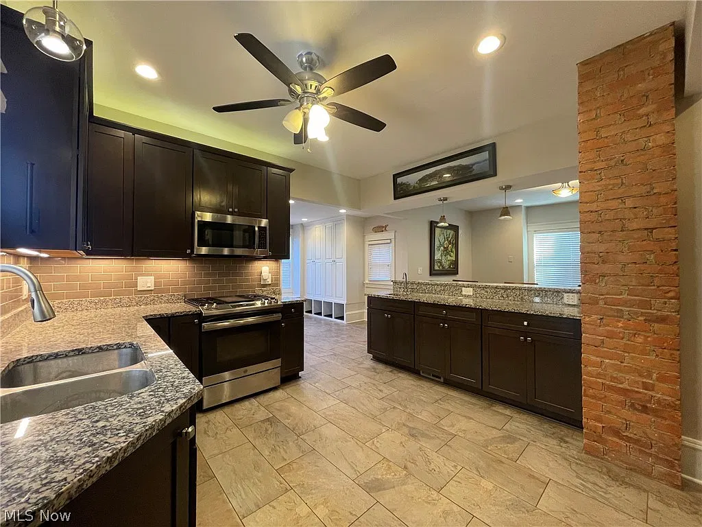 5 bed, 2.5 bath, $3,450 — Photo 2