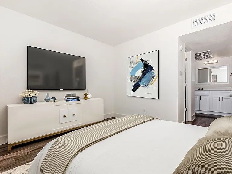 Tesoro Apartments — Photo 46