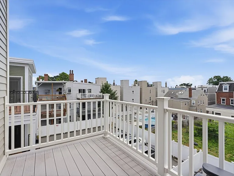 613 E 6th St #3 — Photo 10