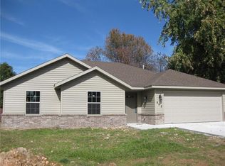 562 Costales Ln, Springdale, AR 72764