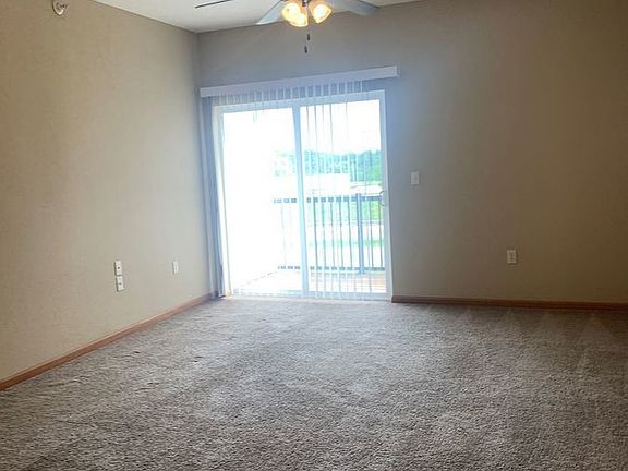 3rd image of 925 NE Deer Creek Dr