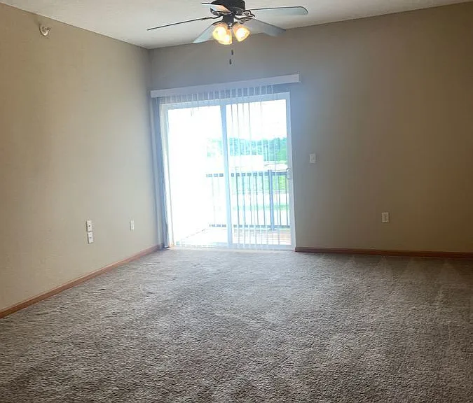 925 NE Deer Creek Dr — Photo 3