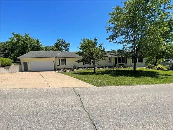 95 W Lakeview Dr, De Soto, MO 63020