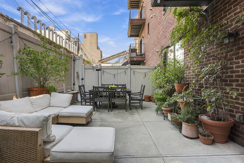 36 Conselyea Street — Photo 1
