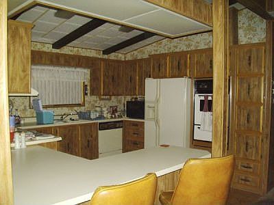 Kitchen & eating bar