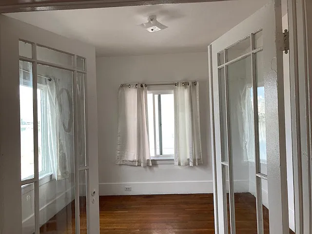 2 bed, 650 sqft, $2,400 — Photo 3