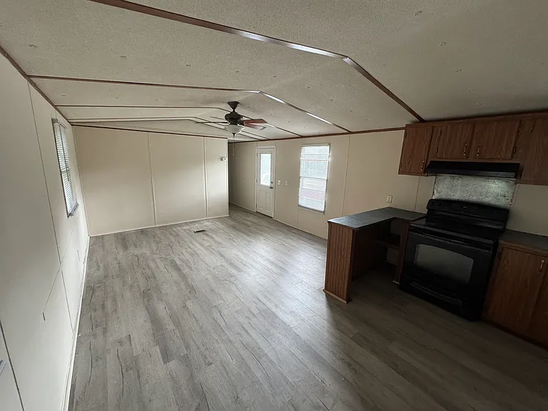 103 Shelby Dr — Photo 2