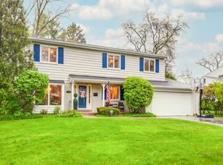366 Birkdale Rd, Lake Bluff, IL 60044