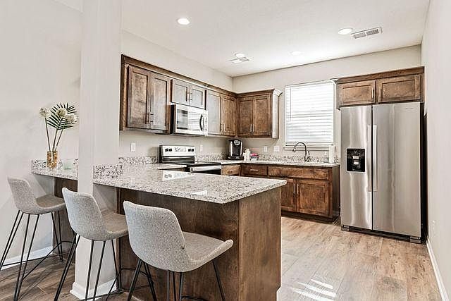 1st image of 1513 Sycamore Dr #27c4e28e6