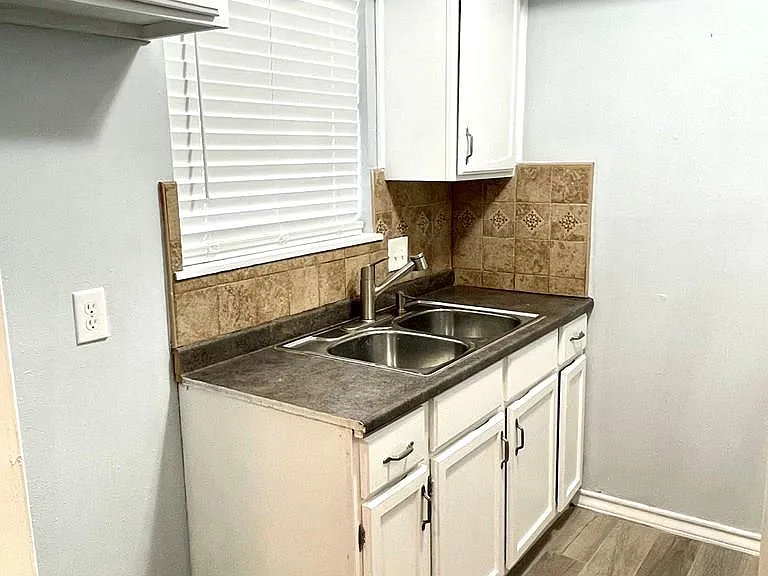 806-2 Continental Cir — Photo 5