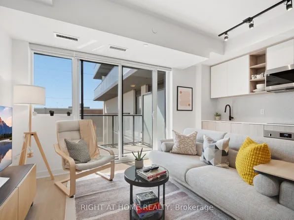 36 Zorra St #204, Toronto, ON M8Z 0G5