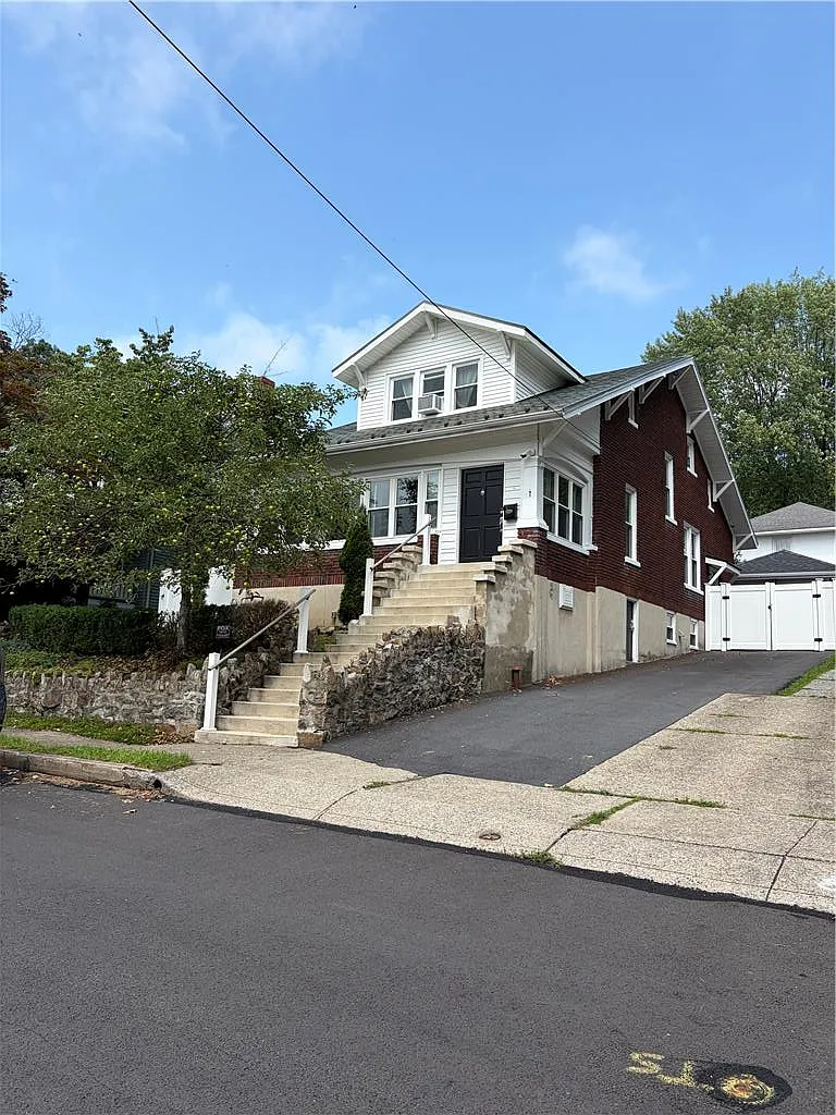 3 bed, 2.0 bath, 2184 sqft, $2,650 — Photo 1
