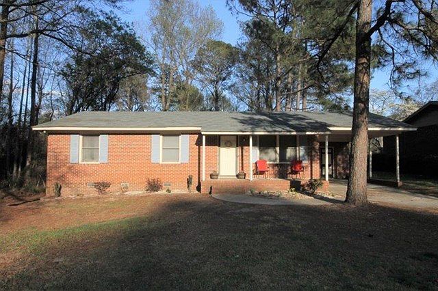 1st image of 104 N Lincoln Dr