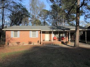 104 N Lincoln Dr, Dudley, NC 28333