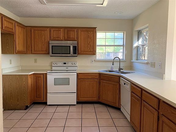 5th image of 507 N Gaston Dr
