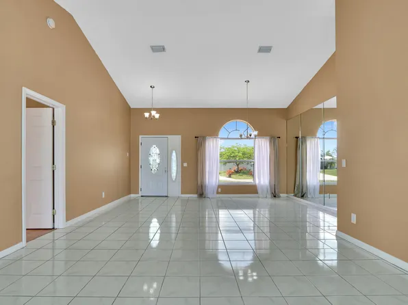 516 SW Bradshaw Circle, Port St Lucie, FL 34953