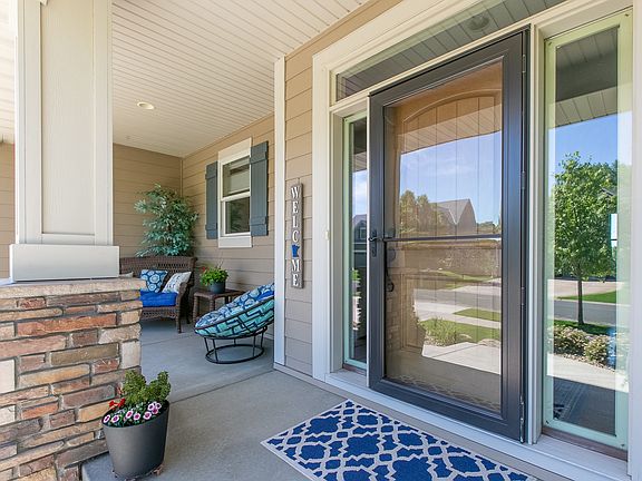 3rd image of 2923 Aspen Lake Dr NE