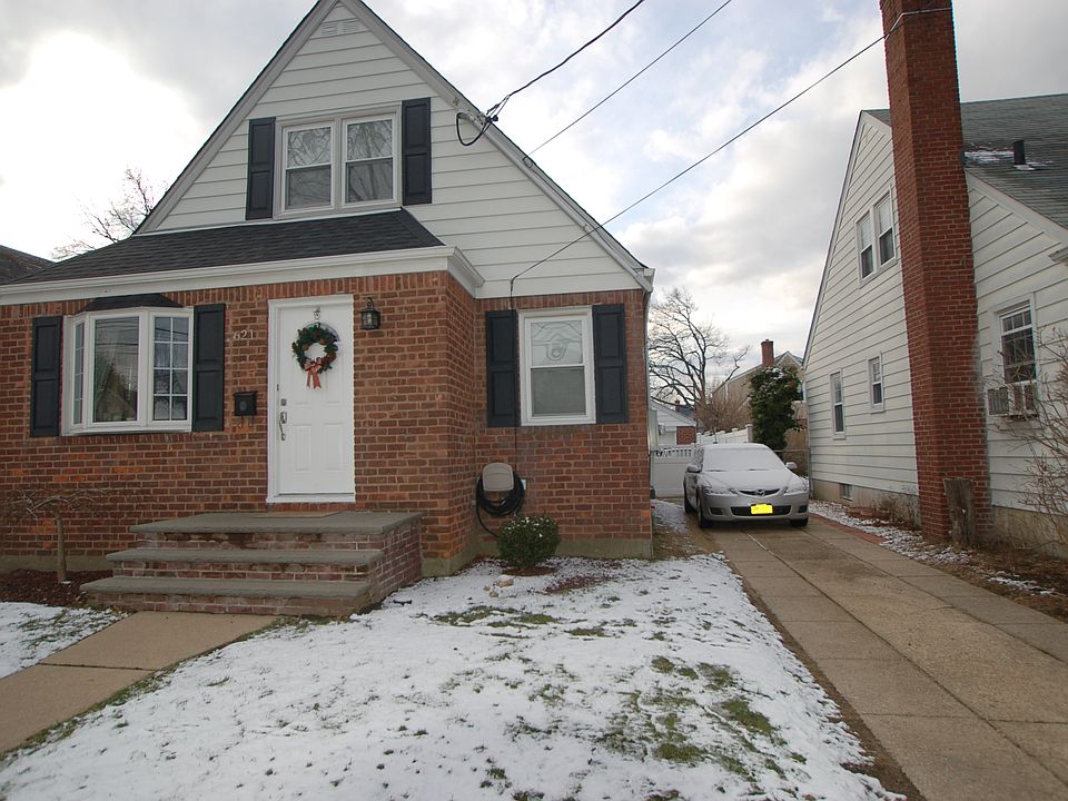 1st image of 621 S 12th St