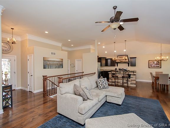 5th image of 5445 Hawthorn Glen