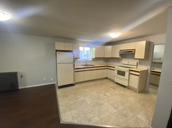216 Leith St #4, Thunder Bay, ON P7C 1M8