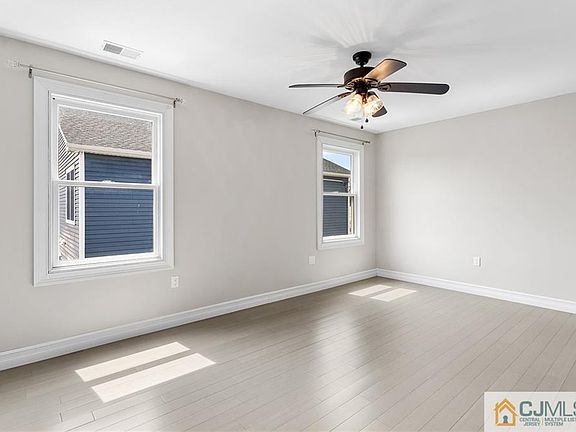 5th image of 108 N Rosewell Ave