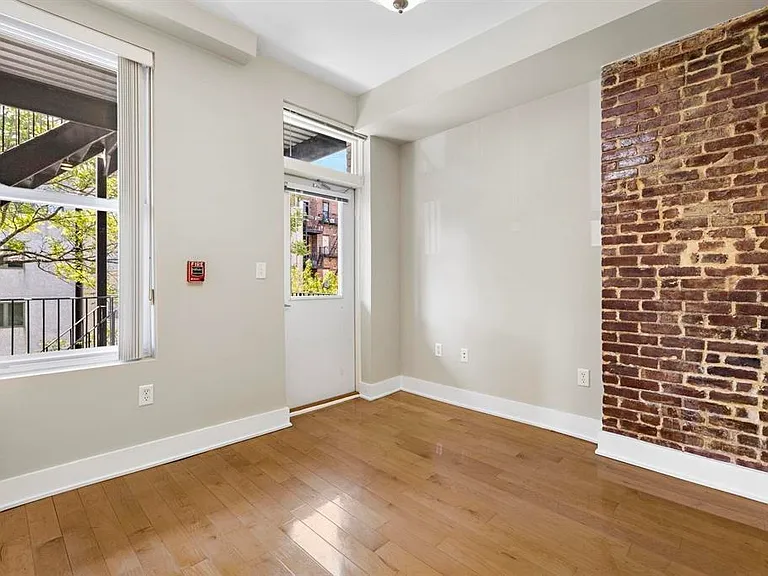322 Grand St #3R — Photo 8