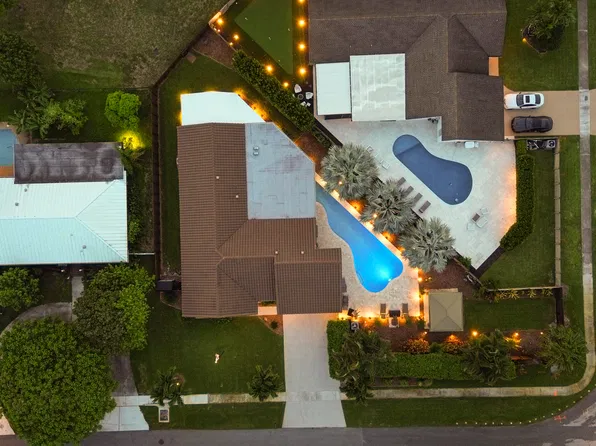 3590 Lakeview Drive, Delray Beach, FL 33445